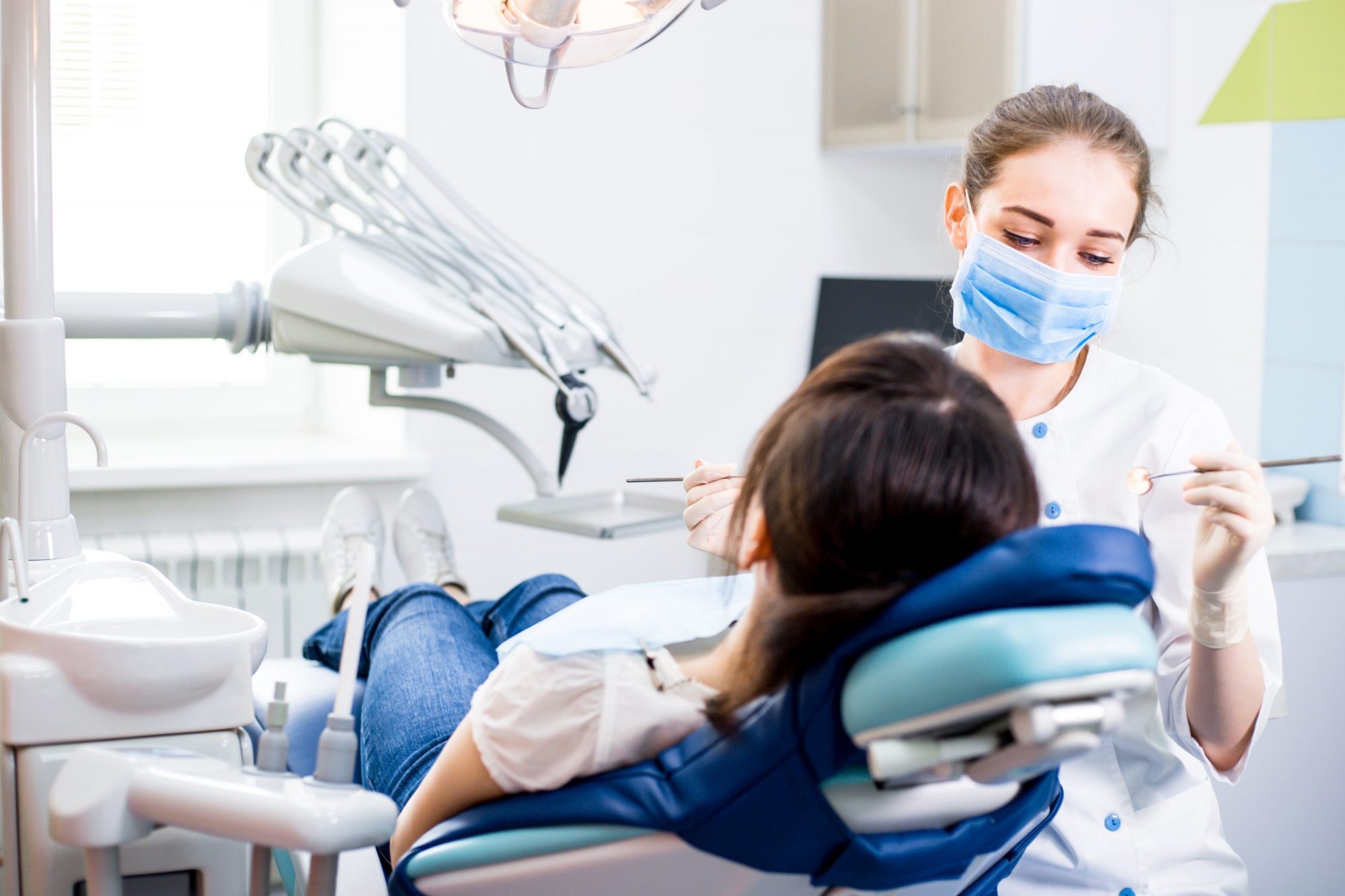 Nettoyage et examen chez le dentiste : quelle importance